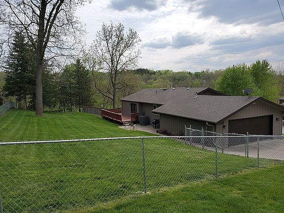4th image of 805 Valley Dr