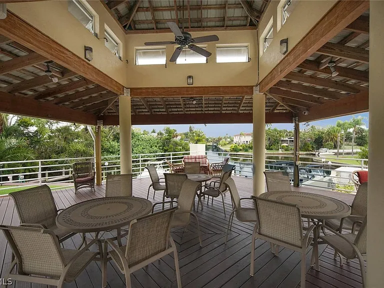9439 Palm Island Cir — Photo 19