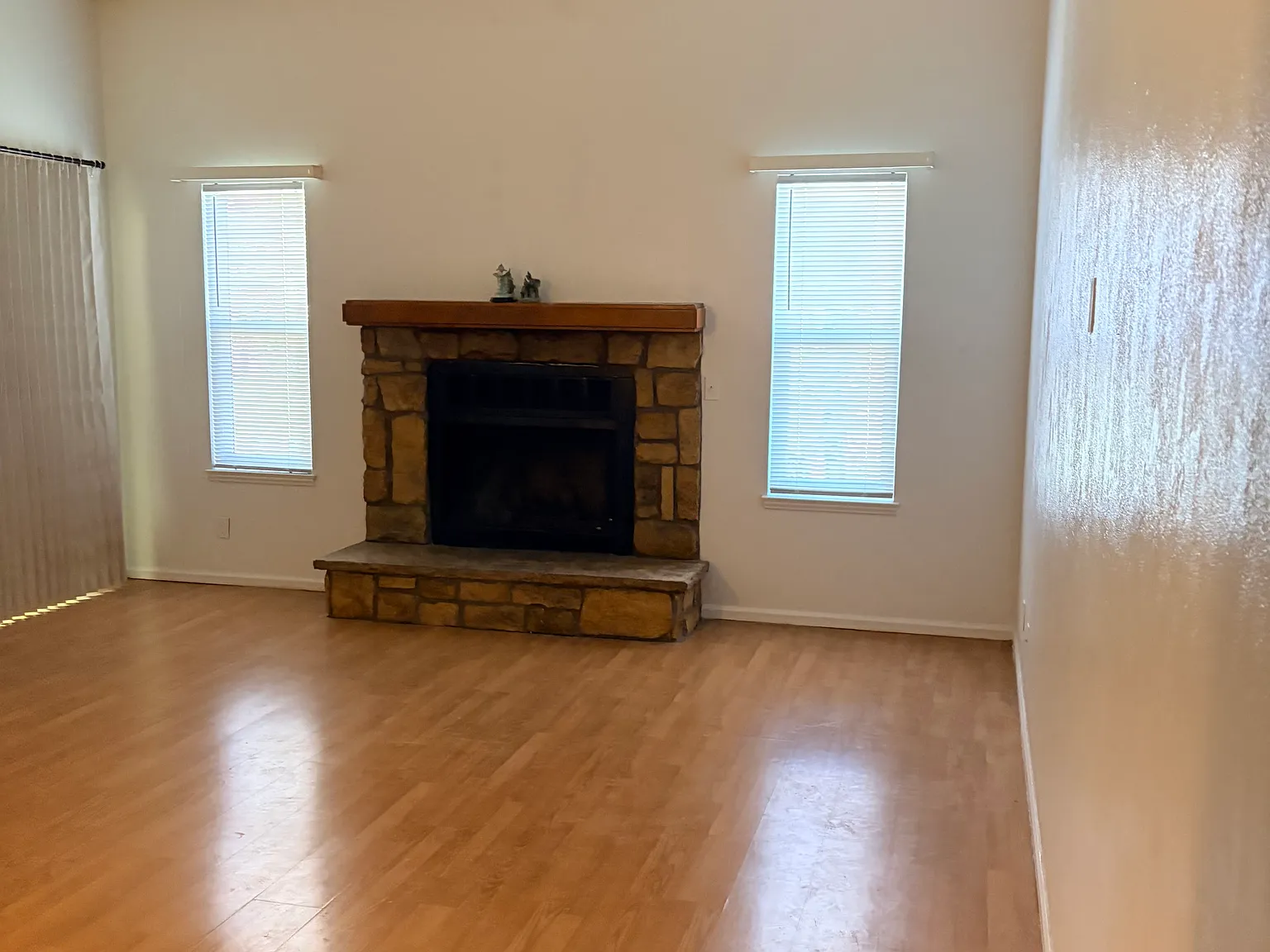 1 bed, 688 sqft, $1,300 — Photo 3