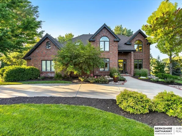 22006 Westwind Dr, Elkhorn, NE 68022