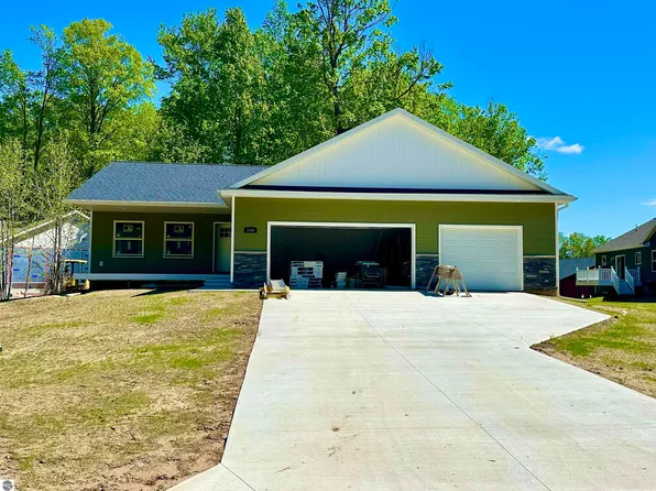 1092 Birmley Estates Dr, Traverse City, MI 49696