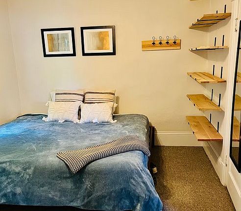 5th image of 319 E Beldon Pl