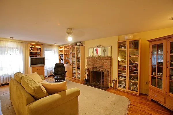 Sold by Garfield Realty  | media 22