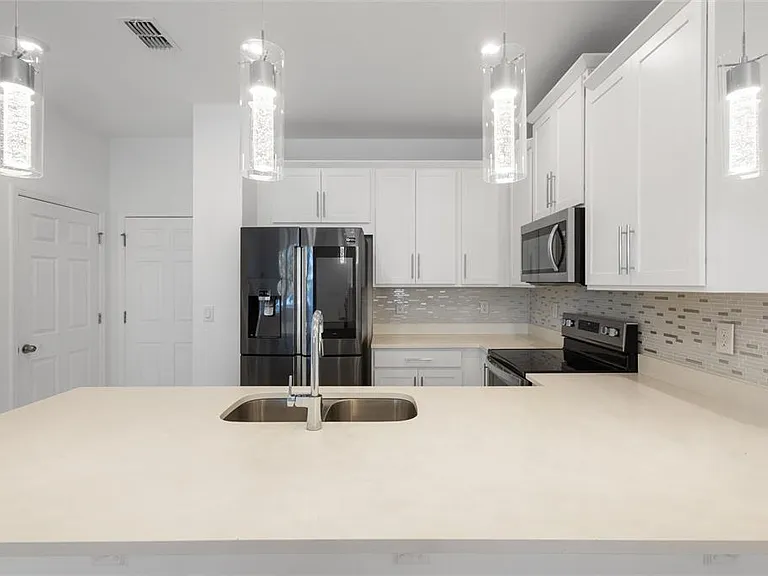 10251 Highline Crest St — Photo 16