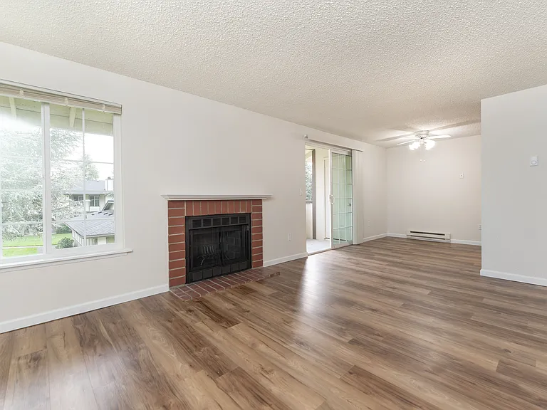2 Bed 1 Bath W/ Patio - 900 Sq Ft 2 Bed 1 Bath W/ Patio - 900 Sq Ft