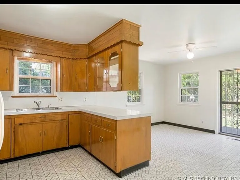 4827 S Waco Ave — Photo 8