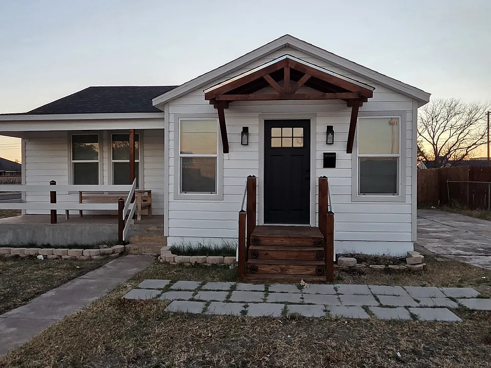 2001 N Lincoln Ave