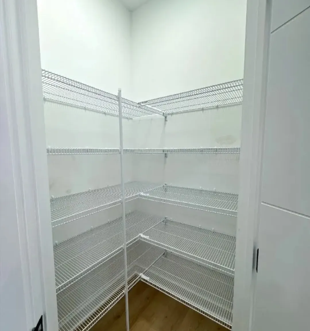 3 bed, 1600 sqft, $1,900 — Photo 3