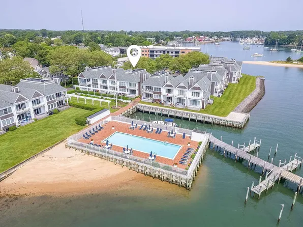 22 Stirling Cv, Greenport, NY 11944