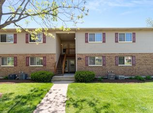 295 Woodridge Cir UNIT D, South Elgin, IL 60177