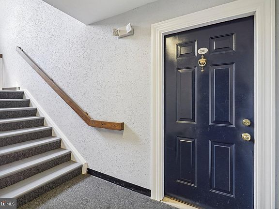 3rd image of 20571 Snowshoe Sq Unit 201