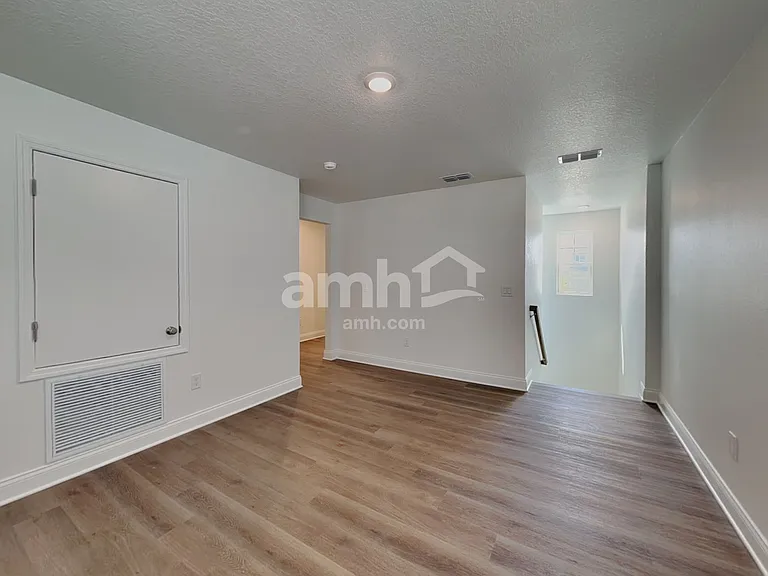 16397 Aubergine Aly — Photo 8