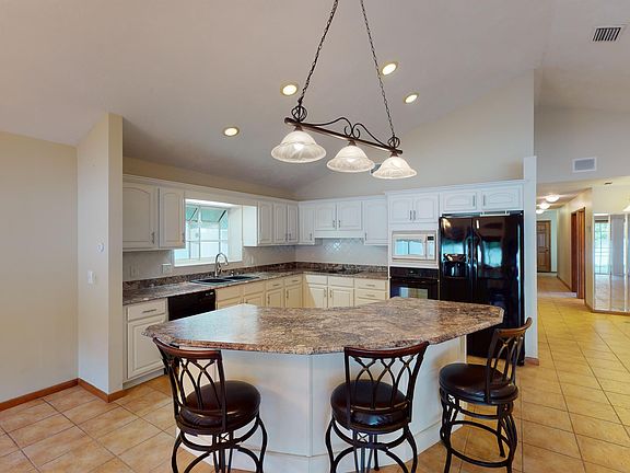 5th image of 10 Coral Reef Ct S #B