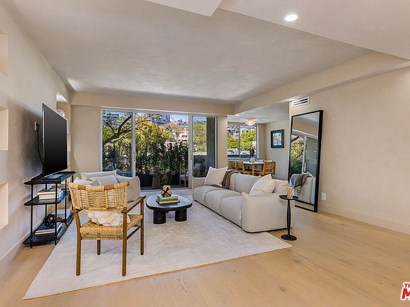 2nd image of 818 N Doheny Dr APT 205