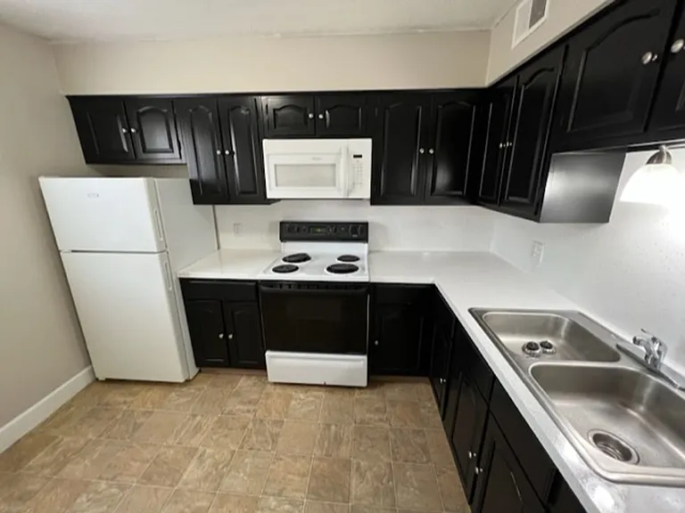 Midtown Court — Photo 16