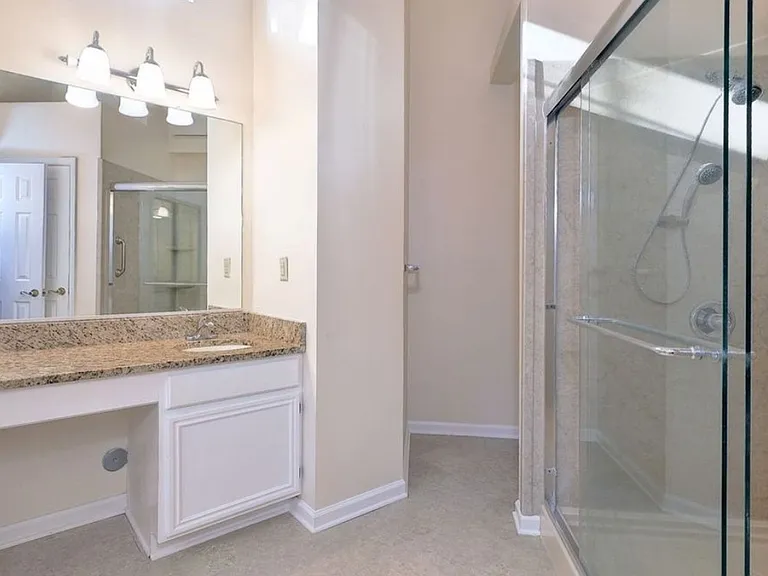 910 Lake Forest Dr — Photo 11