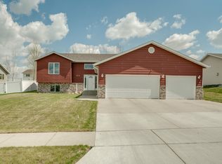 3107 Illinois Dr, Bismarck, ND 58503