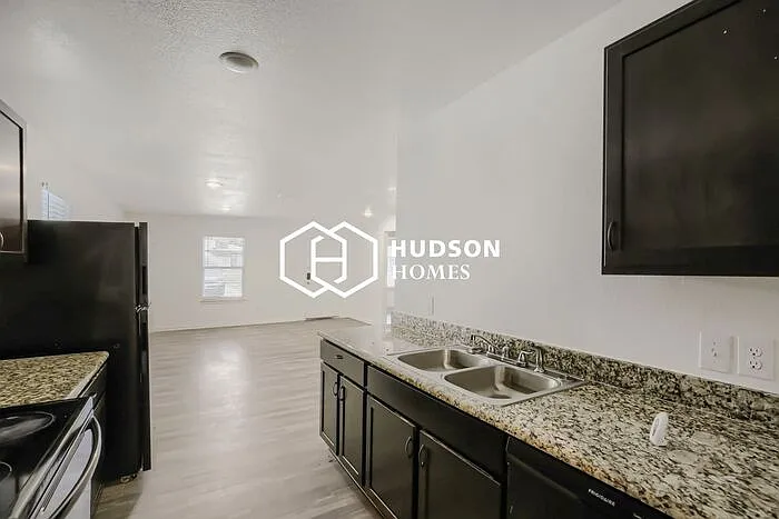 524 E Texas St — Photo 6