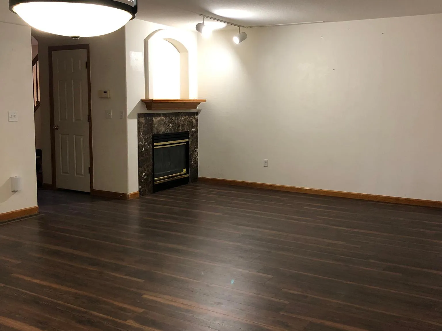 3 bed, 2.5 bath, 1704 sqft, $2,670 — Photo 2