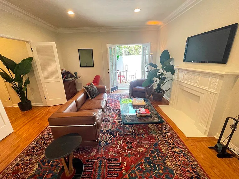 2285 N Beachwood Dr #5 — Photo 4