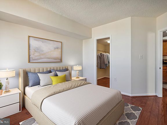 4th image of 1001 N Randolph St APT 1004