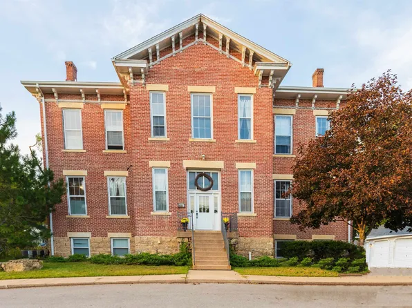 433 N High St, Galena, IL 61036