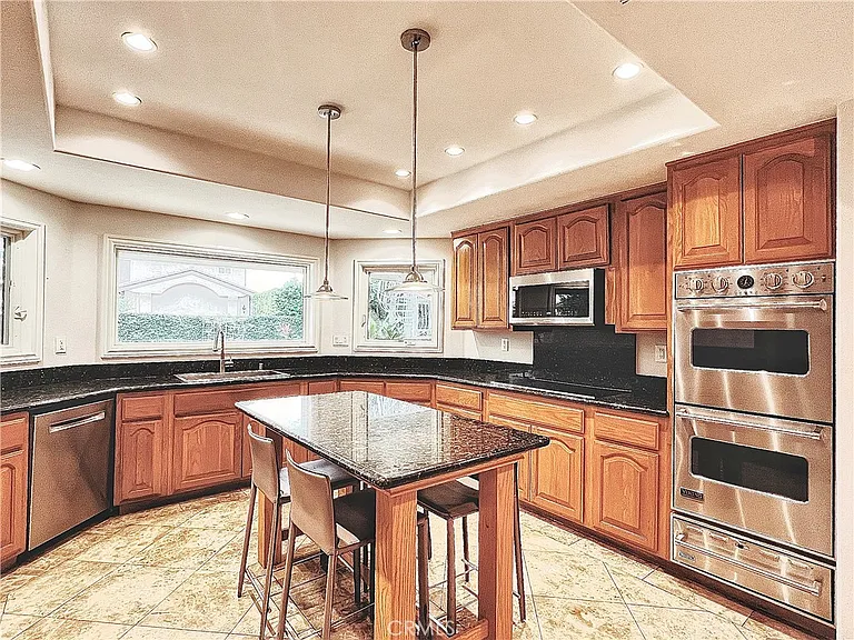 289 S Owens Dr — Photo 11