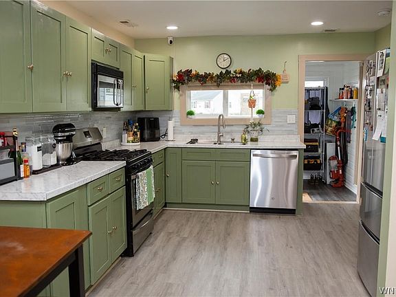 4th image of 2704 Riverton Ave