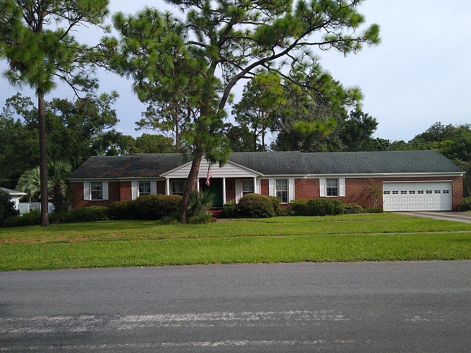 1st image of 208 Brom Bones Ln
