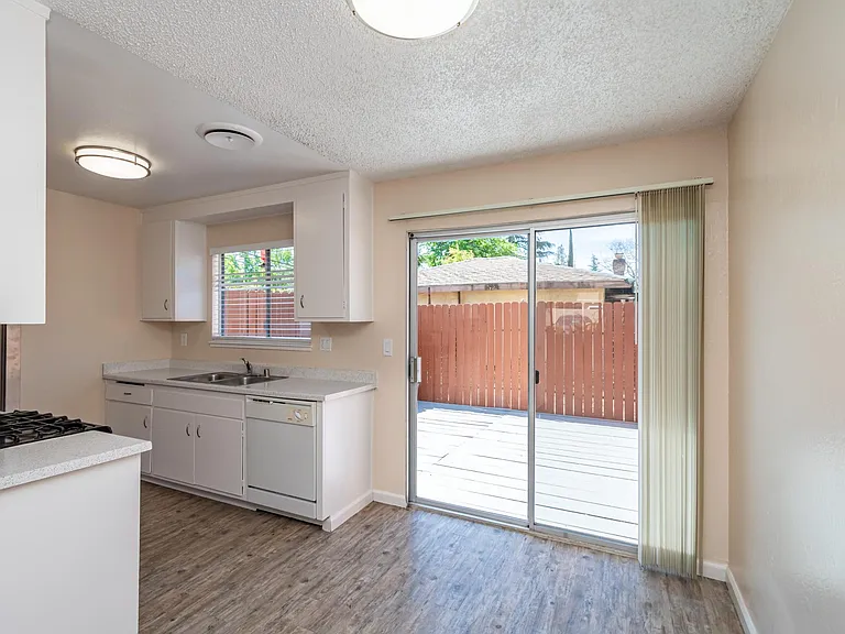 OakHill Townhomes — Photo 17