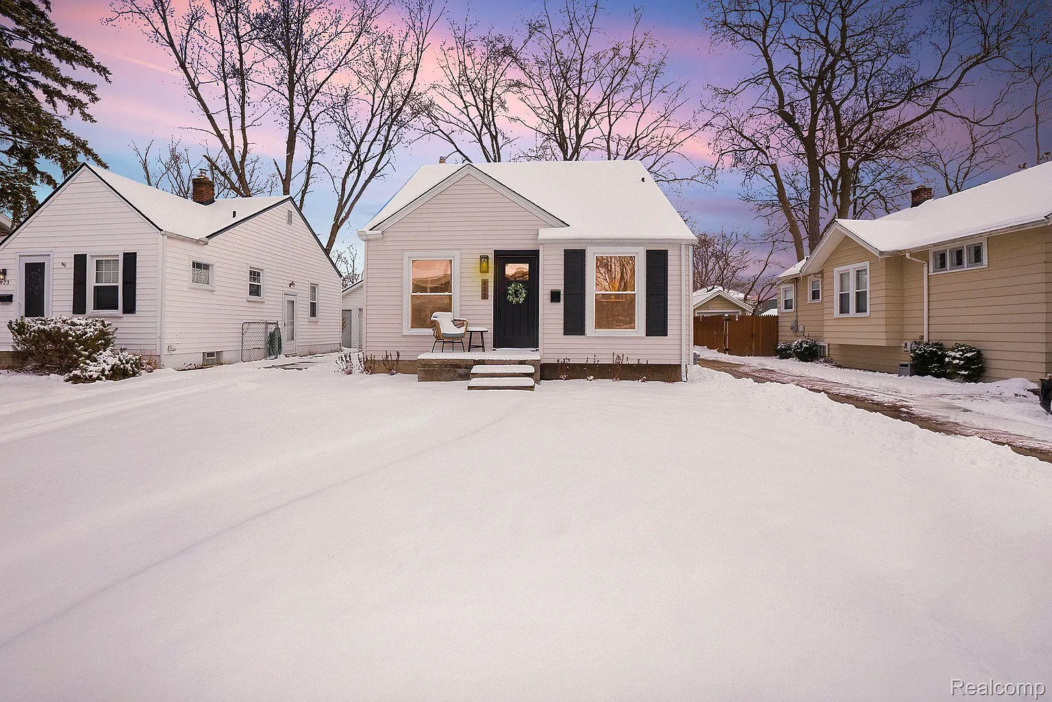 827 Wyandotte Ave photo 1