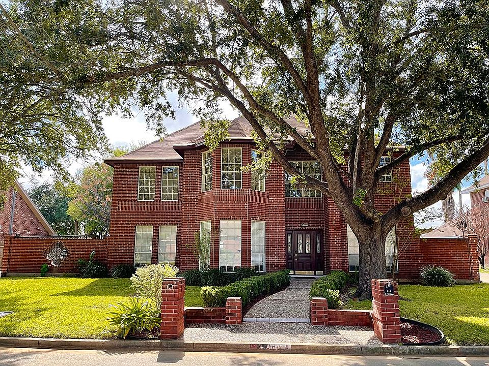 1st image of 108 E Pelican Ave