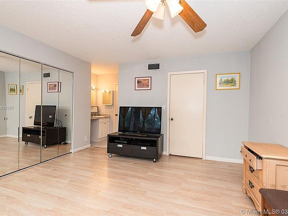 3rd image of 7729 Balboa St #7729