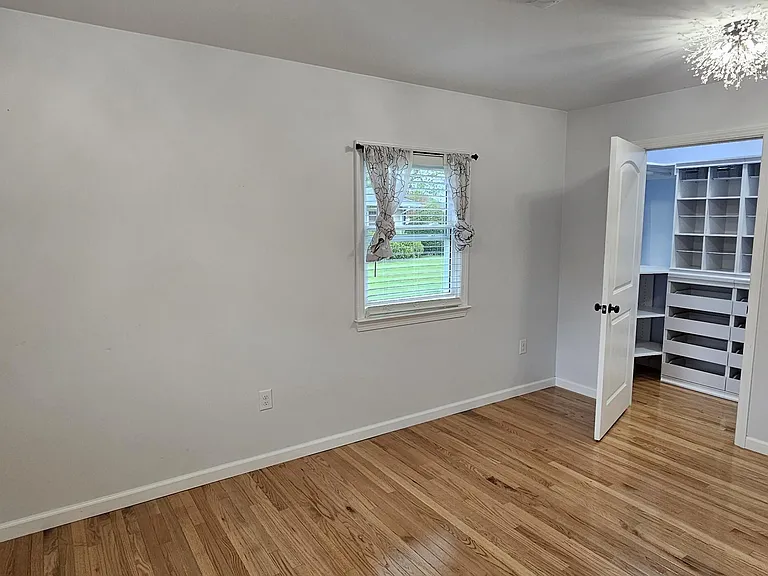 602 E Market St — Photo 15