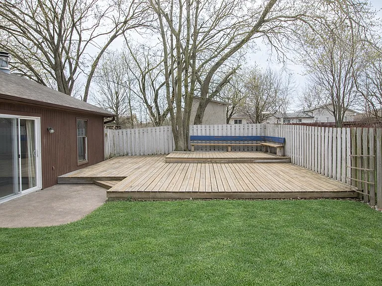 2011 Bridgewater Dr — Photo 36