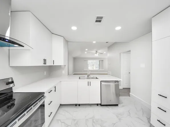 3842 Westmeadow Dr, Houston, TX 77082