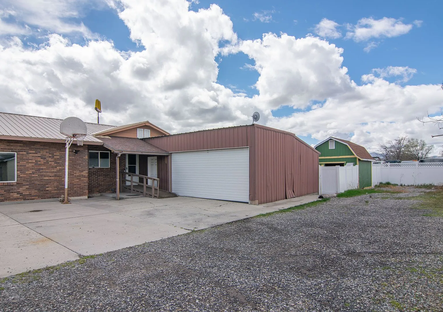 Spacious 3 Bed 2 Bath Brick Home with RV Parking, Shop Space & Large Yard in Tremonton! — Photo 3