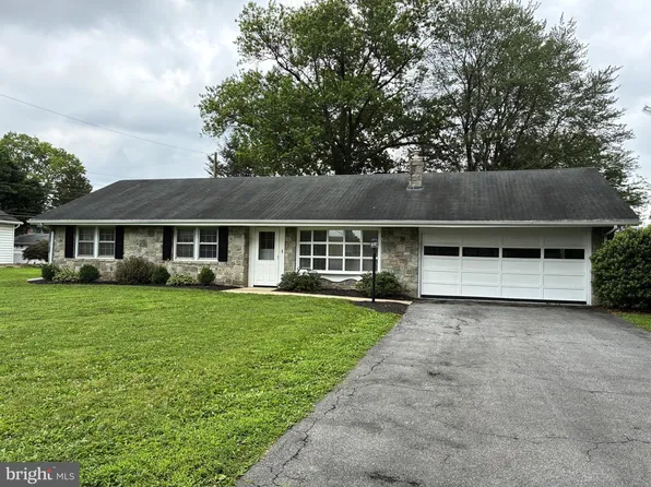 68 Glen Moore Cir, Lancaster, PA 17601