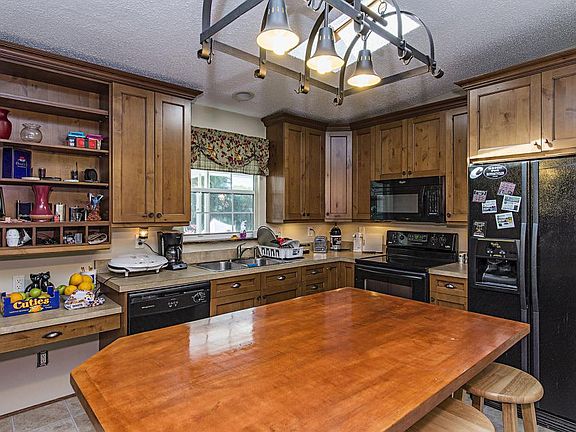 3rd image of 536 N Barfield Dr