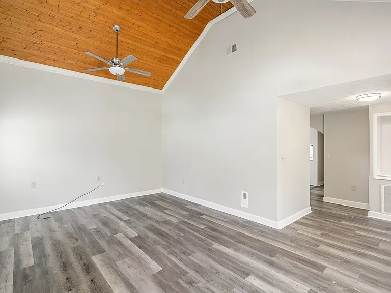 9907 Donovan Ln — Photo 12