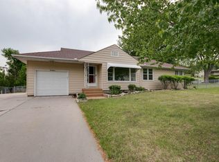 111 Parkview Dr, Junction City, KS 66441