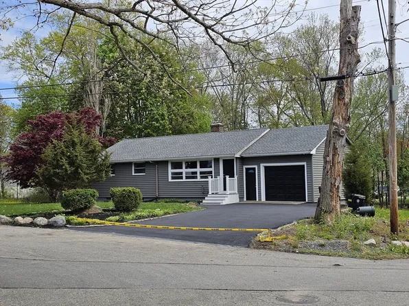 90 Leyden Park Rd, Brockton, MA 02302