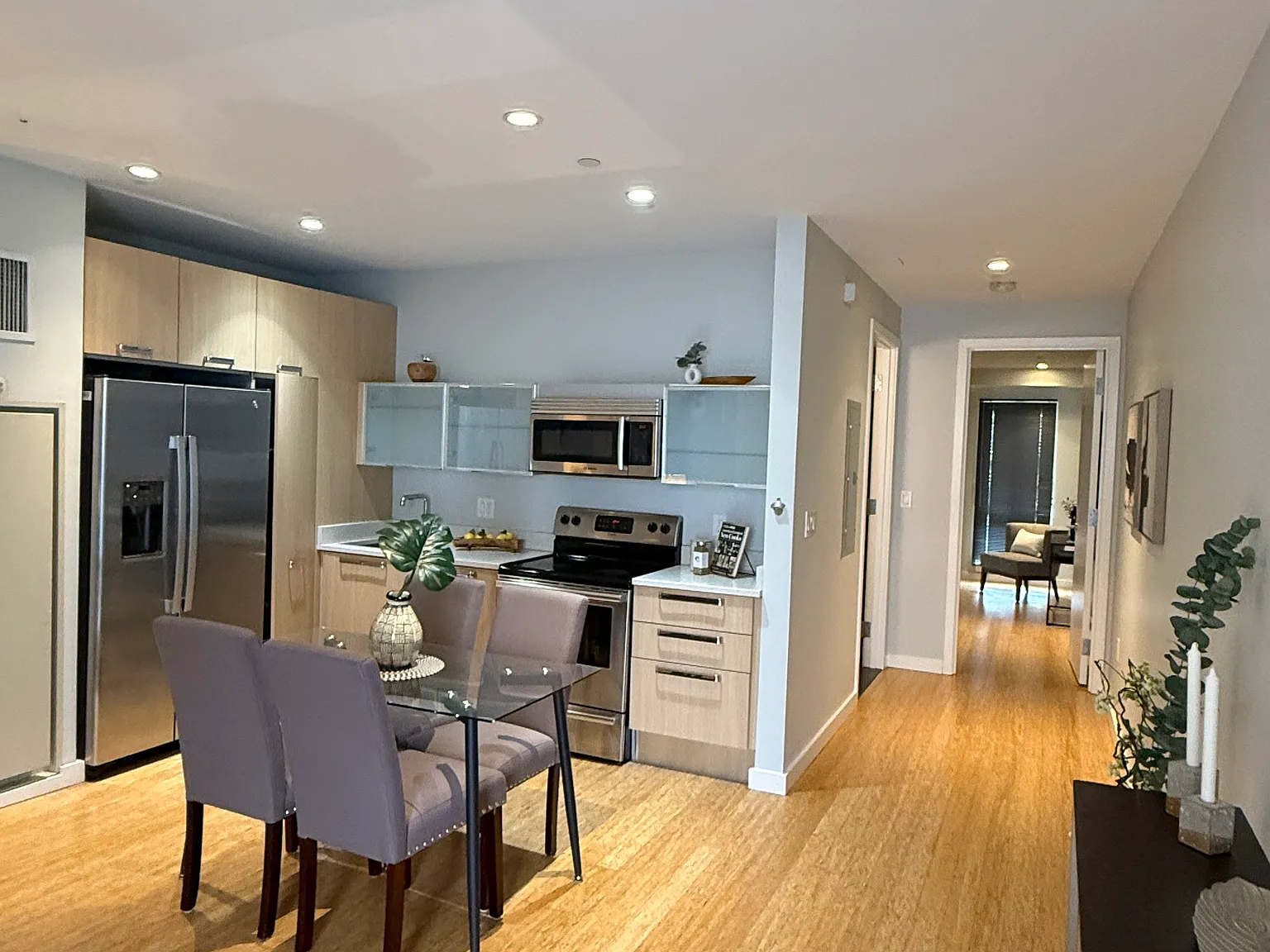 1 bed, 850 sqft, $3,100 — Photo 2
