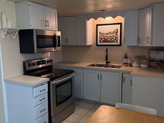 5th image of 3224 S Daniels Rd