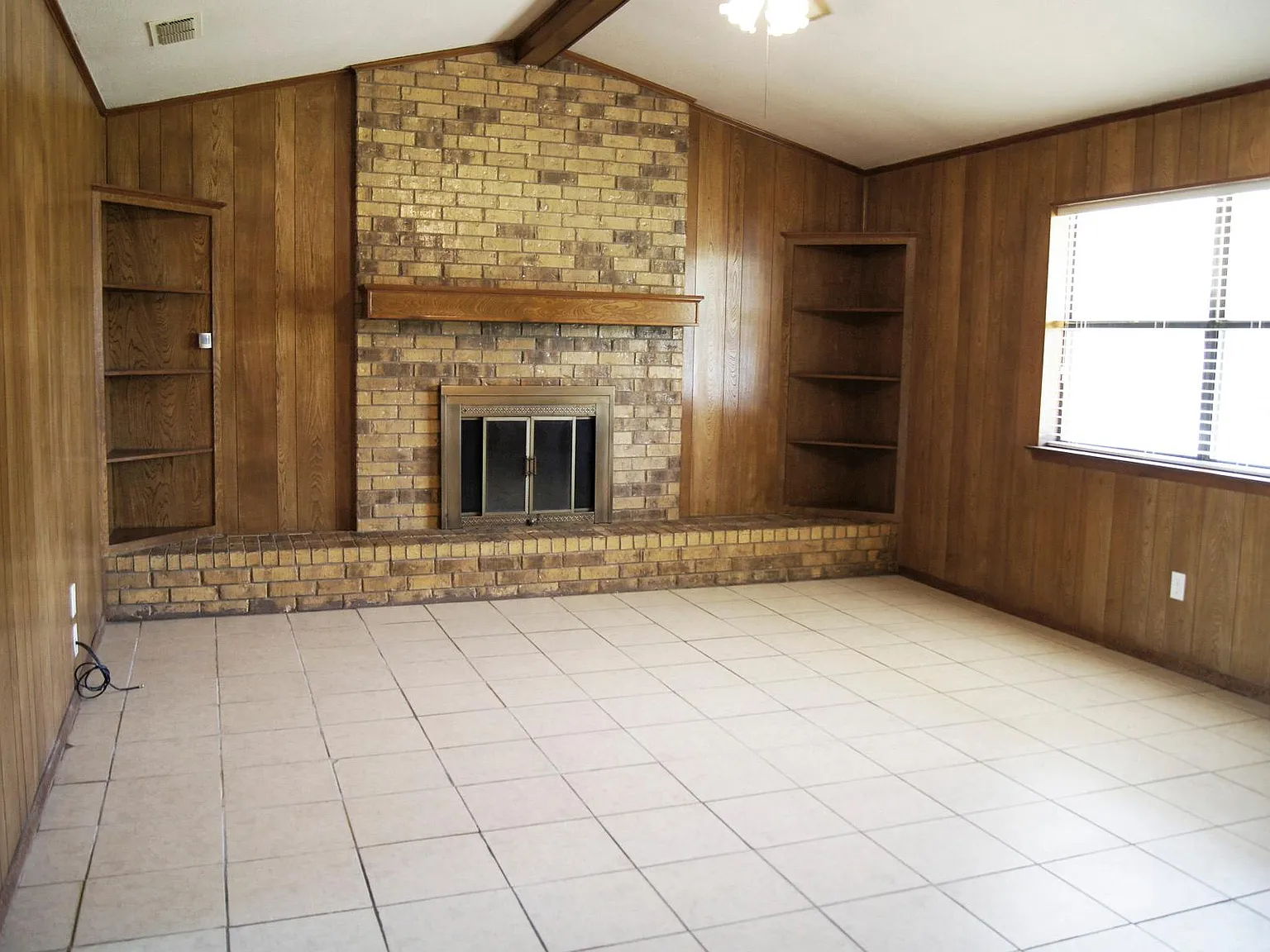 2040 Lisa Cir — Photo 3