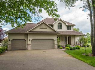 S4130 Whispering Pines Dr, Baraboo, WI 53913