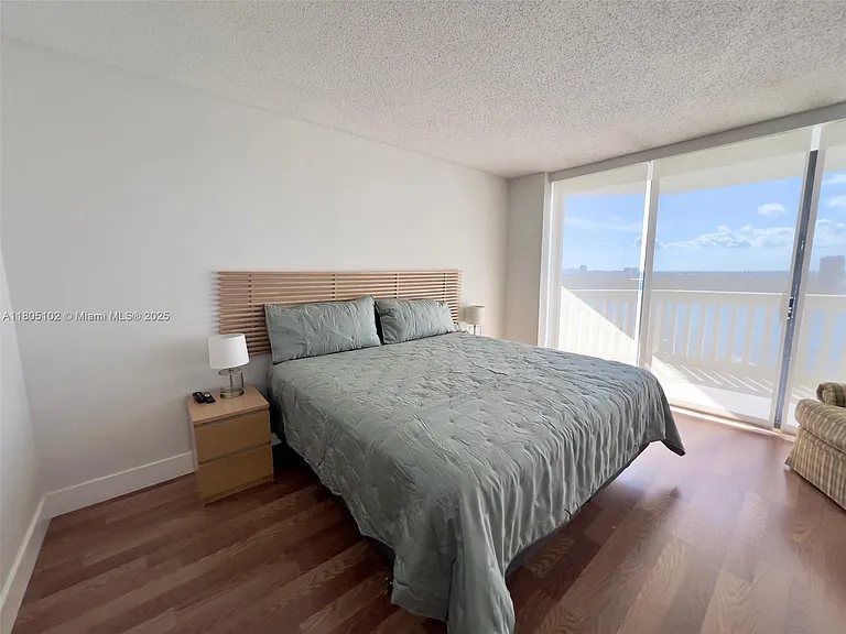 1000 W Island Blvd #2412 — Photo 17
