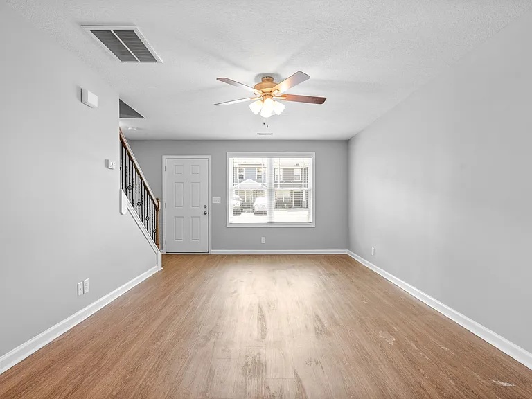 213 Woodland Valley Ln — Photo 13