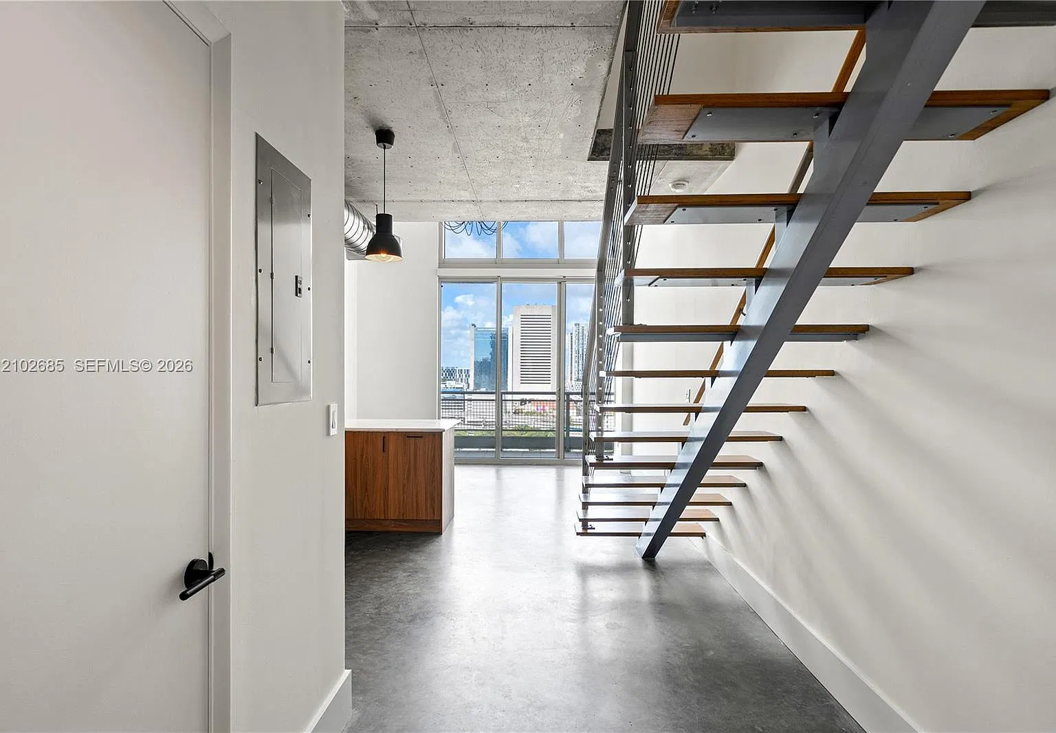 Neo Vertika Condo — Photo 3