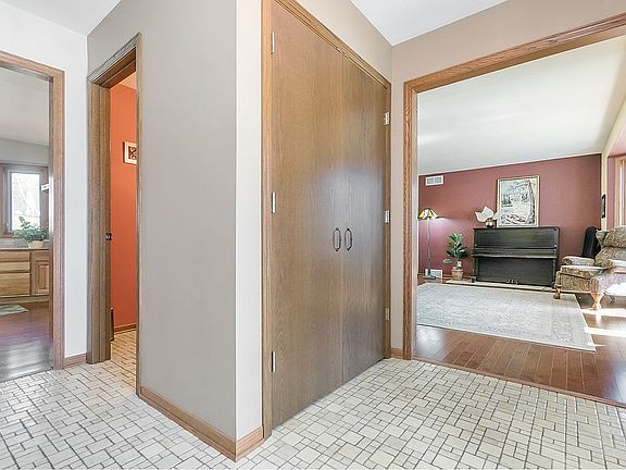 2nd image of 7442 Hunters Ct